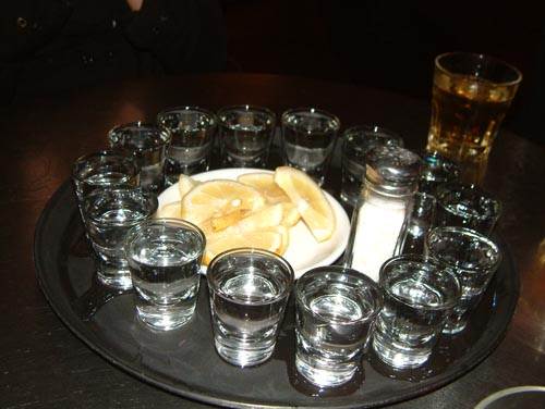 Copos de tequila. Foto: kimsdinner @ flickr Copos de tequila