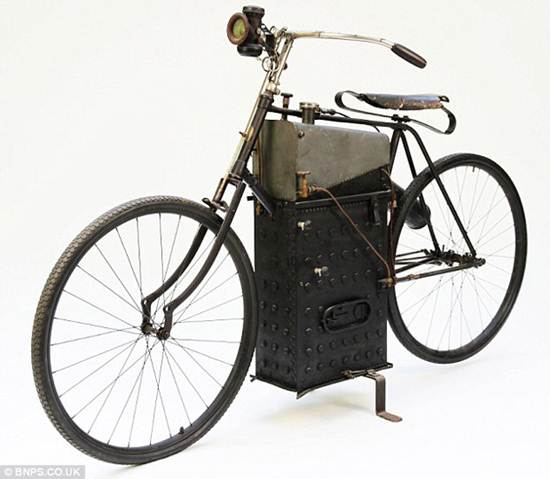 O inventor, Sylvester Rope morreu em 1896, pedalando O inventor, Sylvester Rope morreu em 1896, pedalando