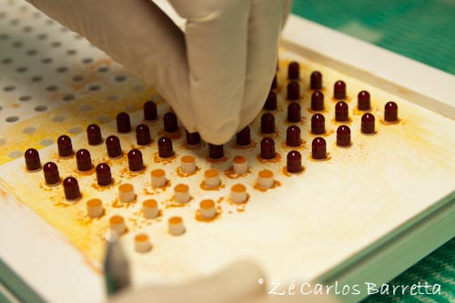 Laboratório de manipulação farmacêutica @Ze Carlos Barretta/flickr Laboratório de manipulação farmacêutica