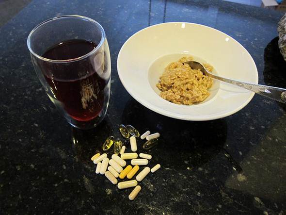 Suplementos alimentares ergogênicos devem ser ingeridos durantes as refeições. Foto Flickr @Neeta Lind Suplementos alimentares ergogênicos devem ser ingeridos durantes as refeições