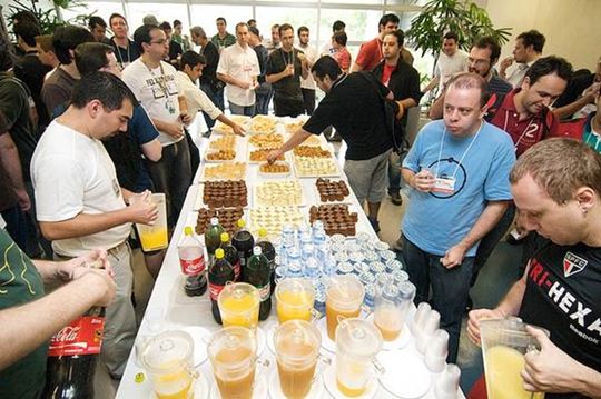 Coffee Break é um termo vindo do inglês e significam 'pausa para o café'