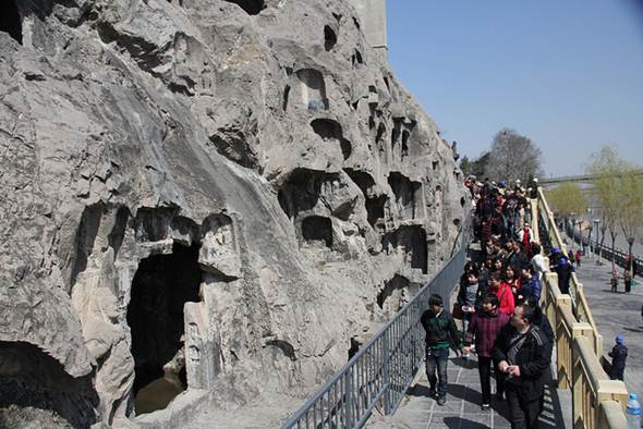 Lateral de uma gruta, na China, feita de calcário pela natureza