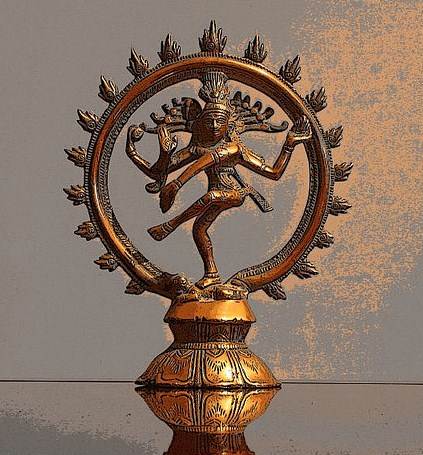 Estátua representado Shiva, da cultura indiana, feita de ouro