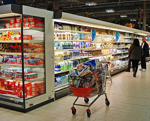 Àrea de laticínios em um supermercado