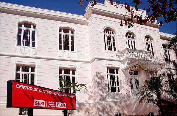 Terceira parte da fachada do Centro de Cultura José Maria Barra, camarins e afins