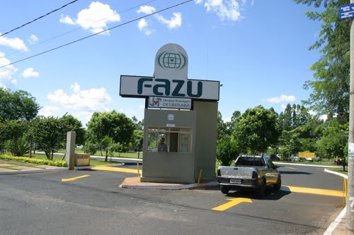 Entrada da FAZU - Faculdades Associadas de Uberaba