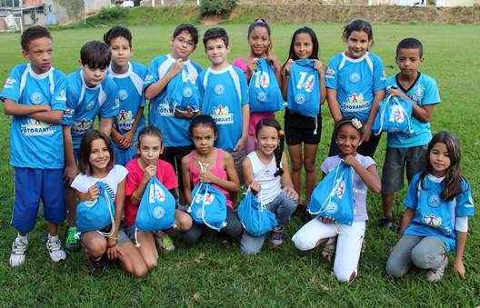 O esporte, independente de ser o futebol, tem a principal função de ensinar ganhar e perder, além da socialização e trabalho em equipe