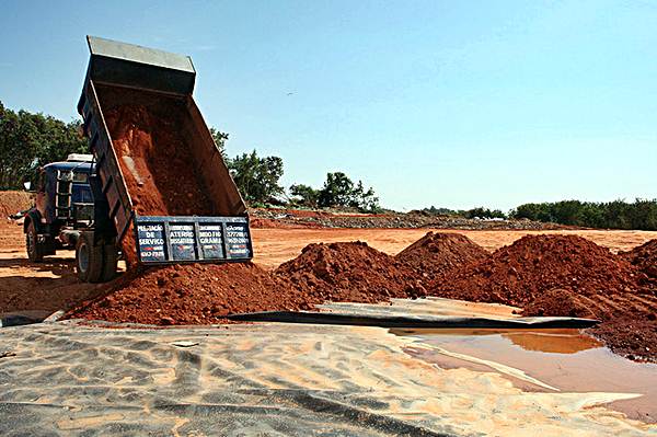 O aterro sanitário rambém faz parte do pacote de serviços do saneamento básico