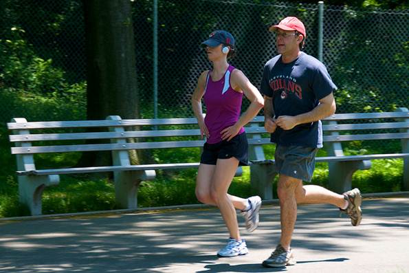 Um Personal Trainer acompanha todos os momentos de exercício físico do contratante