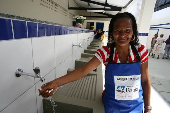 Na Bahia, lavanderias comunitárias já foram intaladas para uso da população mais carente