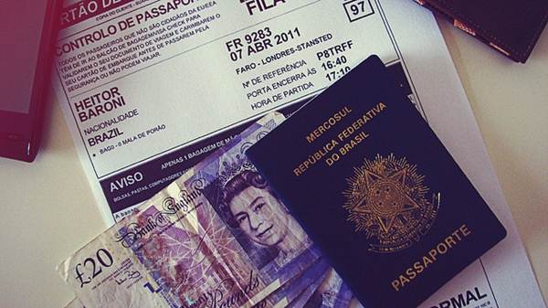 Não se esqueça de retirar o passaporte em tempo hábil e trocar o dinheiro correspondente ao país de origem - Foto Flickr @.insanidades Não se esqueça de retirar o passaporte em tempo hábil e trocar o dinheiro correspondente ao país de origem quando comprar um pacote de viagens internacional